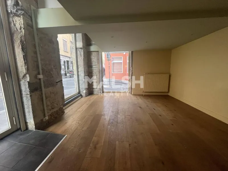 Local commercial 155 m² – Façade d’angle – Lyon 4