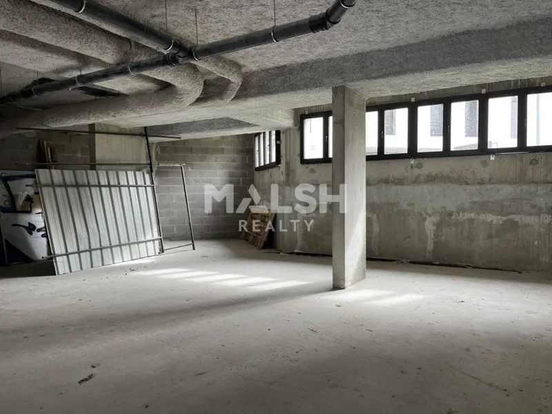 Local commercial neuf 131 m² – Lyon 9