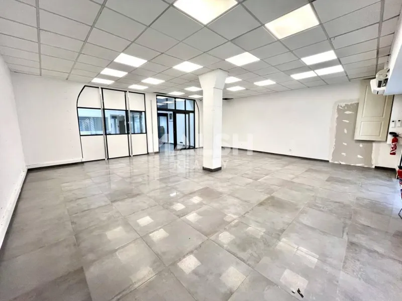 Local commercial 150 m² – Spacieux avec belle hauteur sous plafond – Lyon 6