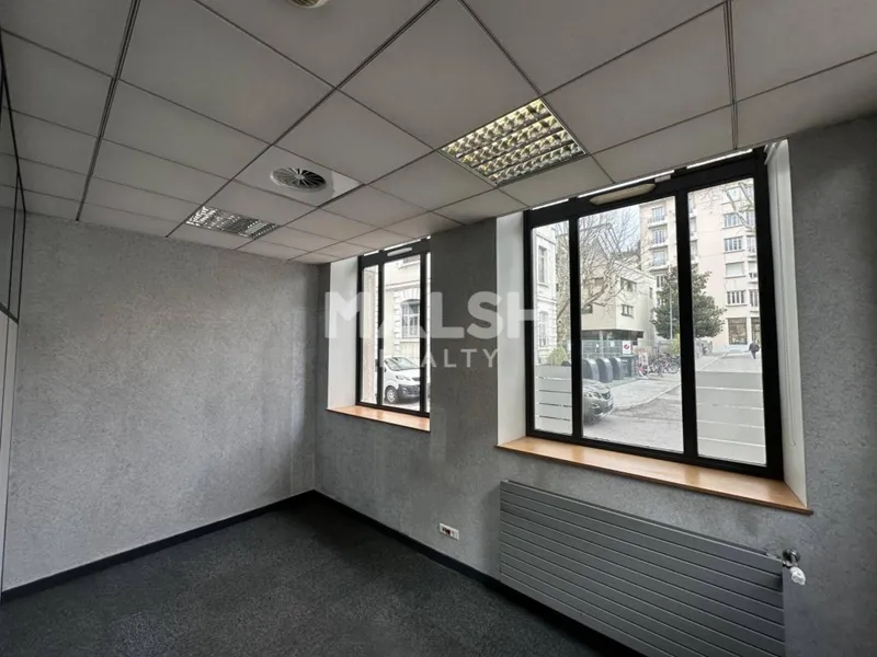 Local commercial 176 m² – Ancienne banque rénovée – Vienne (38200)