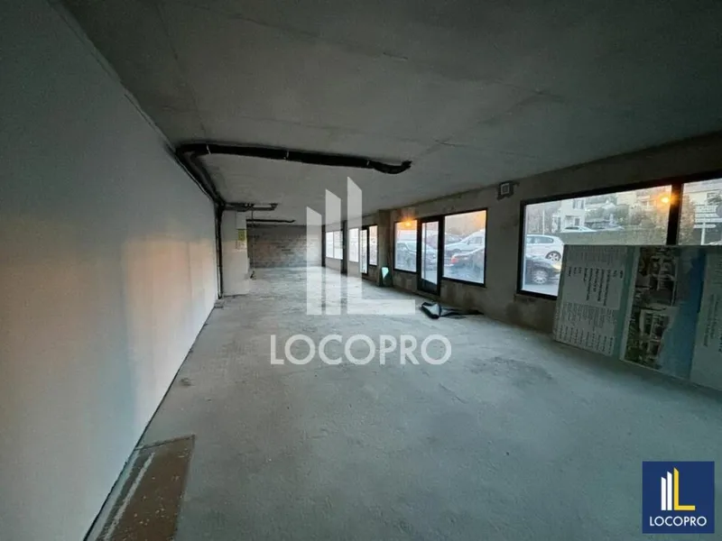 Local neuf brut de béton à louer – 53 m² – La Roquette-sur-Siagne (06)