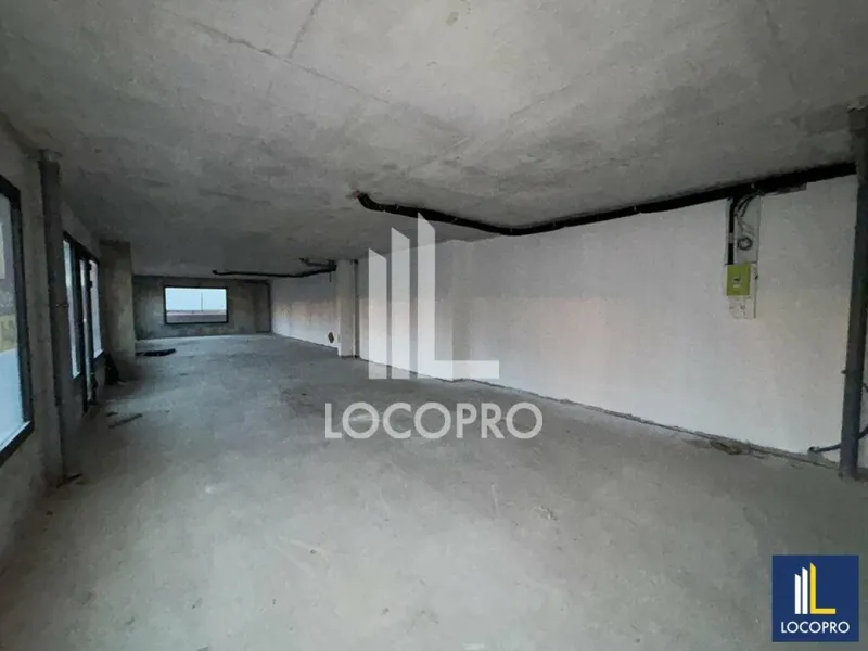 Local neuf brut de béton à louer – 53 m² – La Roquette-sur-Siagne (06)