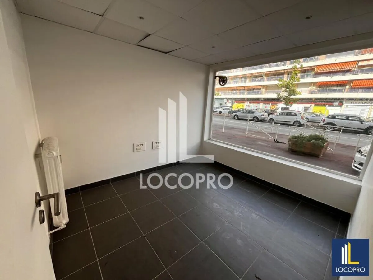 Local commercial à louer – 59 m² – Antibes (06)