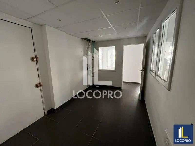 Local commercial à louer – 59 m² – Antibes (06)