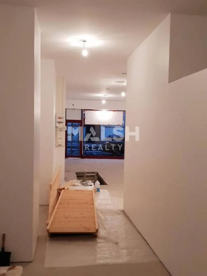 Local à louer – 93 m² – Décines-Charpieu