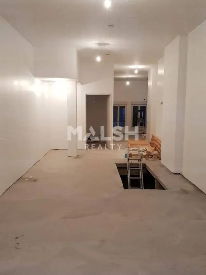 Local à louer – 93 m² – Décines-Charpieu