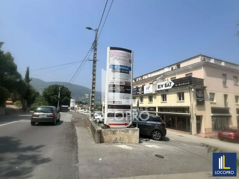 Local commercial à louer - 99 m² – Grasse (06)