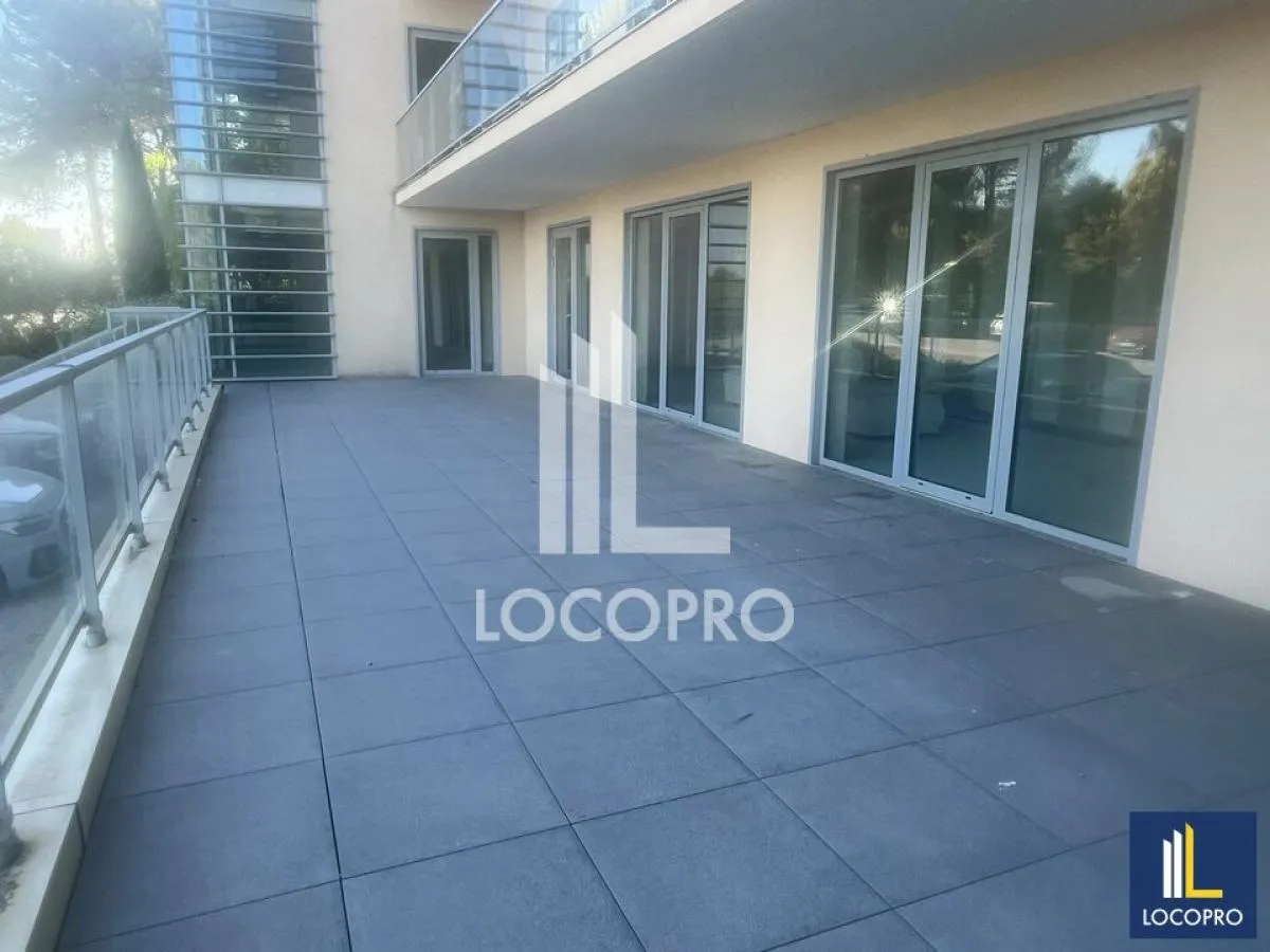 Local commercial à louer – 182 m² – Biot / Sophia Antipolis (06)