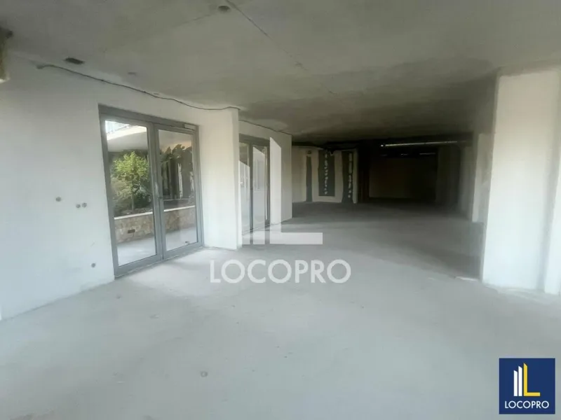 Local commercial à louer – 182 m² – Biot / Sophia Antipolis (06)