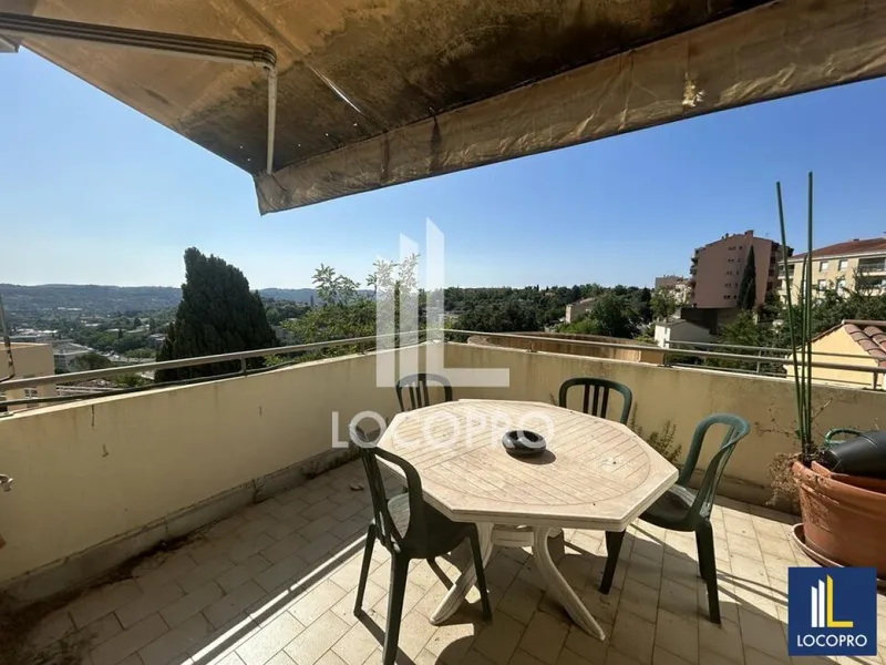 Cabinet médical / bureaux à louer – 75 m² – Grasse (06)