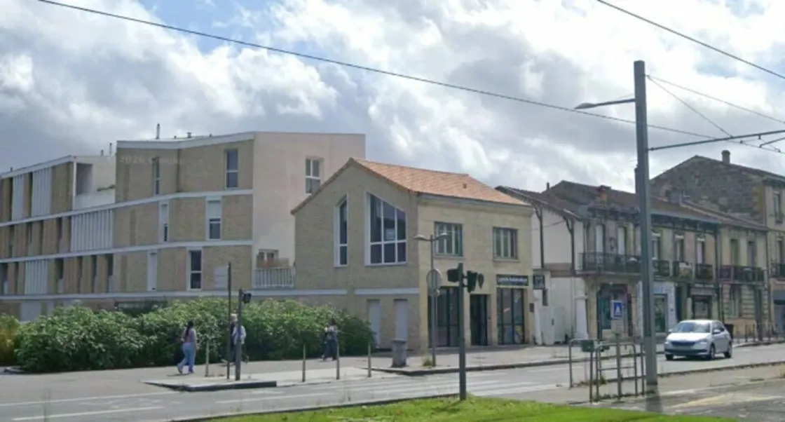 Local commercial 108 m² sur 2 niveaux – à vendre ou à louer – Bordeaux Bastide (33100)