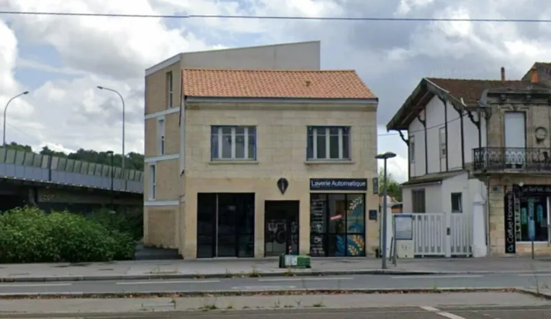 Local commercial 108 m² sur 2 niveaux – à vendre ou à louer – Bordeaux Bastide (33100)
