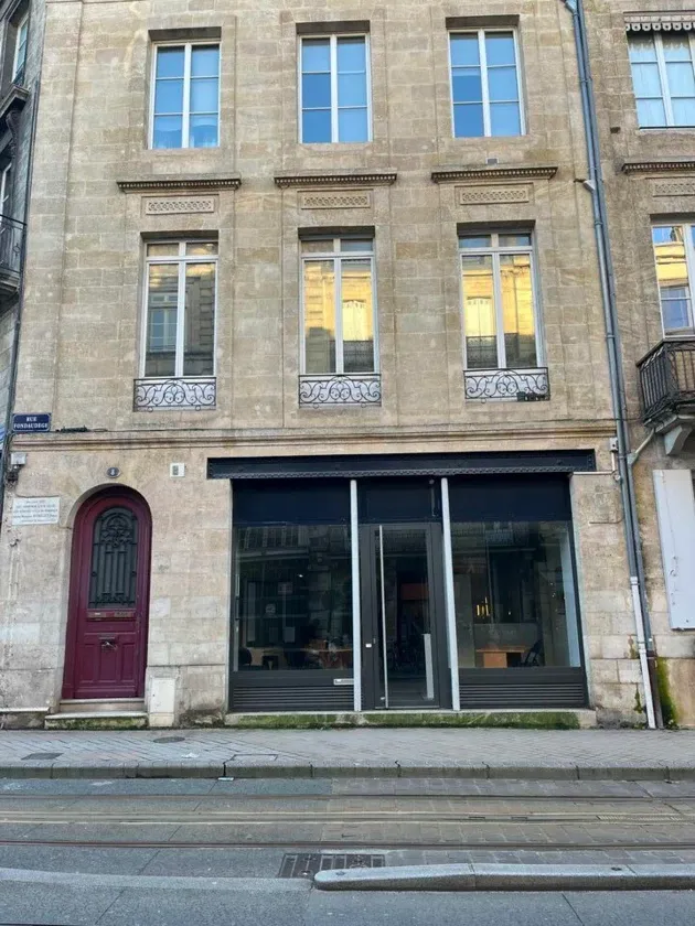 Local commercial 80 m² en rez-de-chaussée – Bordeaux centre (33000)