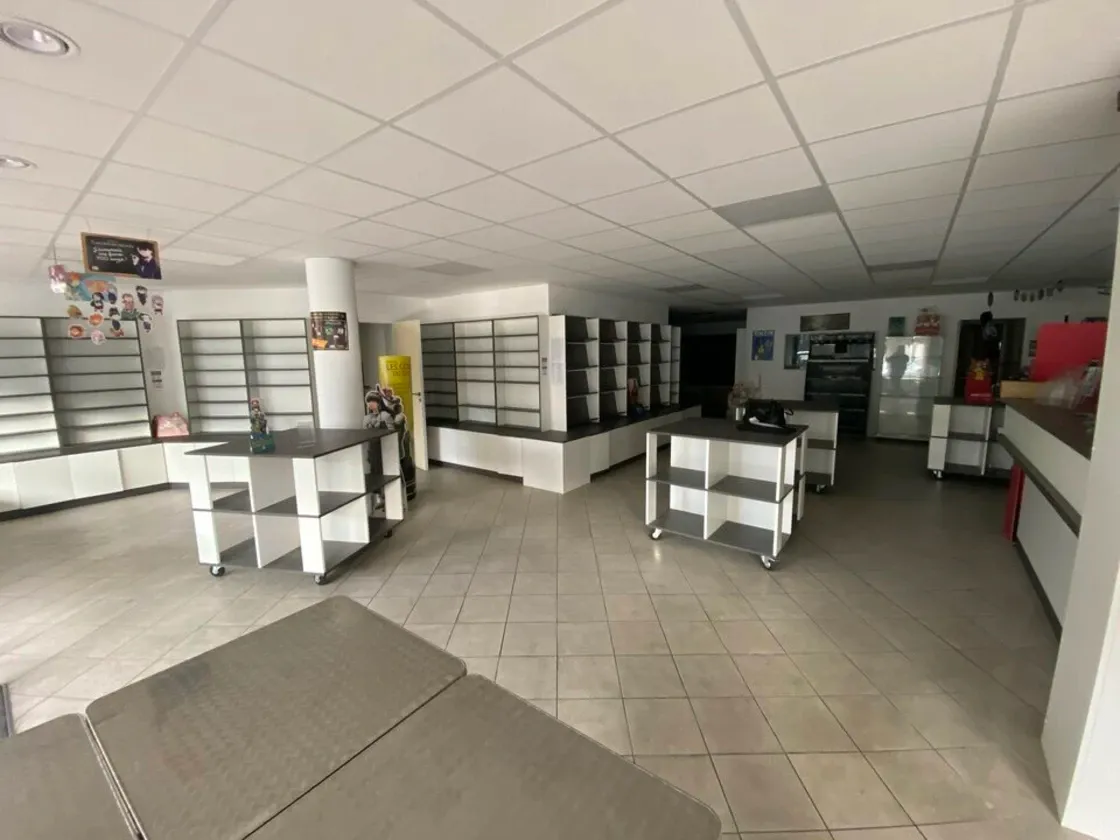 Local commercial 211m² en rez-de-chaussée – Bordeaux Caudéran (33200)