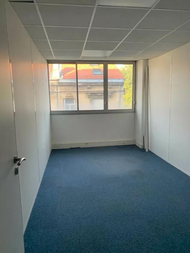 Local professionnel à louer à Bordeaux Parc Rivière – 156 m² divisibles