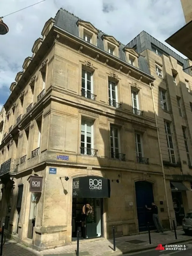Local professionnel à louer à Bordeaux Grands Hommes – 90 m² en ultra-centre