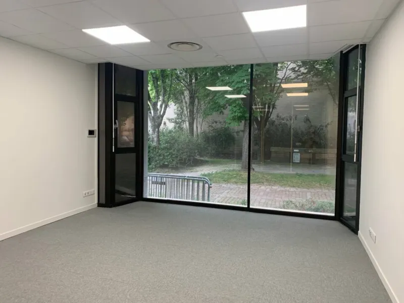 Local professionnel à louer à Bordeaux centre – 130 m² à proximité de Pey Berland